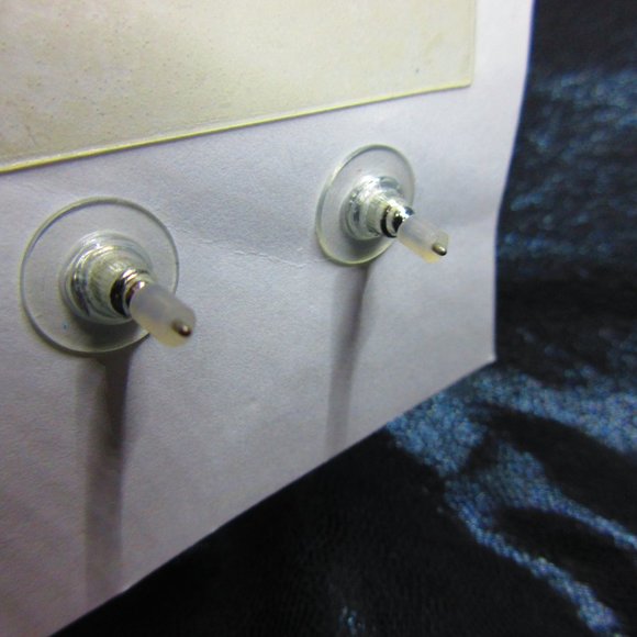 Red Bow Christmas Festive Stud Earrings - Picture 3 of 3